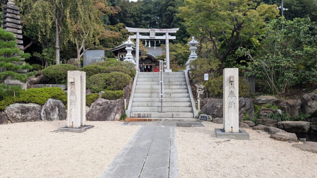 貫井神社の入り口と鳥居